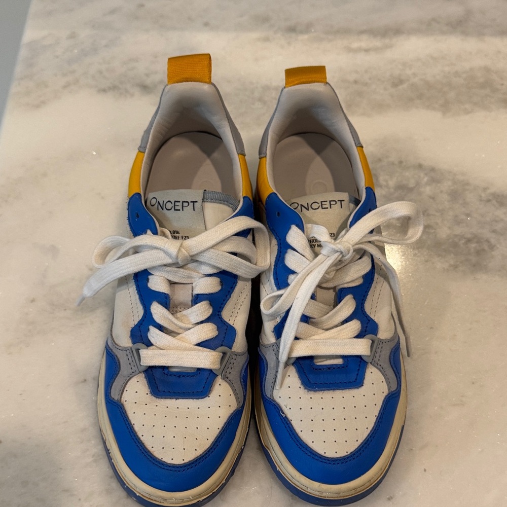 Concept Women's Blue and White Sneakers